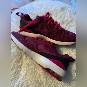 Nike Air Max women size 8.5